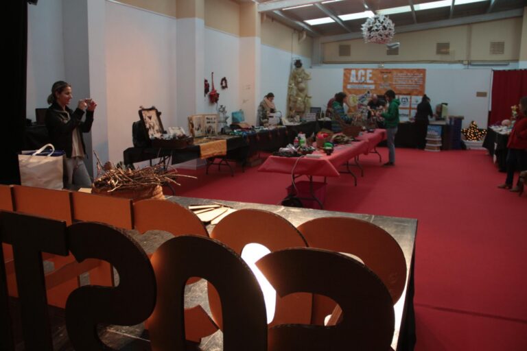 La III Trobada d’Artesans fomenta el consum sostenible i de proximitat amb una vintena d'estands i productes únics