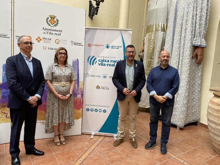 Vila-real fomenta la compra en el comerç local amb la targeta Fem Poble