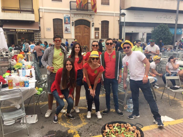 2.220 penyistes plenen els carrers en la 74ª Edició del Concurs de Paelles