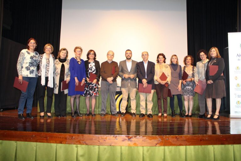 Vila-real galardona als mestres i professors de la ciutat jubilats al 2015