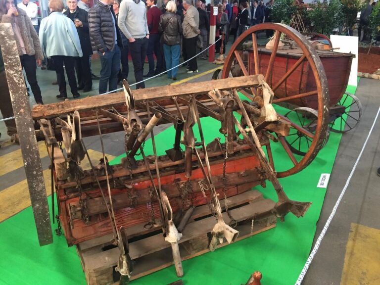 125 peces de maquinària mostren l’evolució agrícola pel centenari de la Cooperativa Catòlica-Agrària