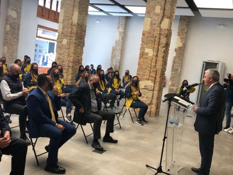 Càlid homenatge al Villarreal Femení després del seu ascens a Primera en una setmana gran per a l’esport local