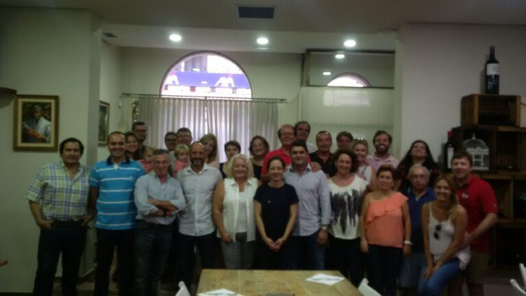 Ciutadans es reuneix en un esmorçar amb motiu de les Festes Patronals de la Mare de Déu de Gràcia