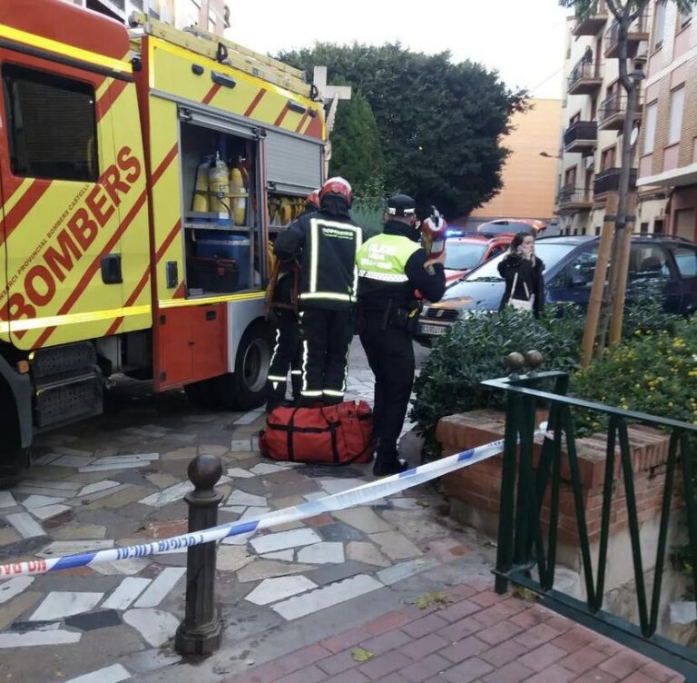 Incendi en el interior d’un sisé pis al carrer Solades de Vila-real