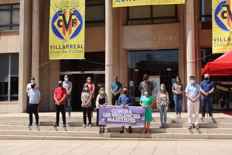 La corporació al complet condemna l’assassinat de les xiquetes Anna i Olivia, a Tenerife, i de Rocío, a Estepa 