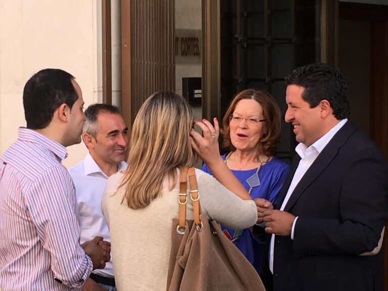 Moliner i Barrachina visiten diversos sectors de la ciutat abans del dinar de campanya del Partit Popular