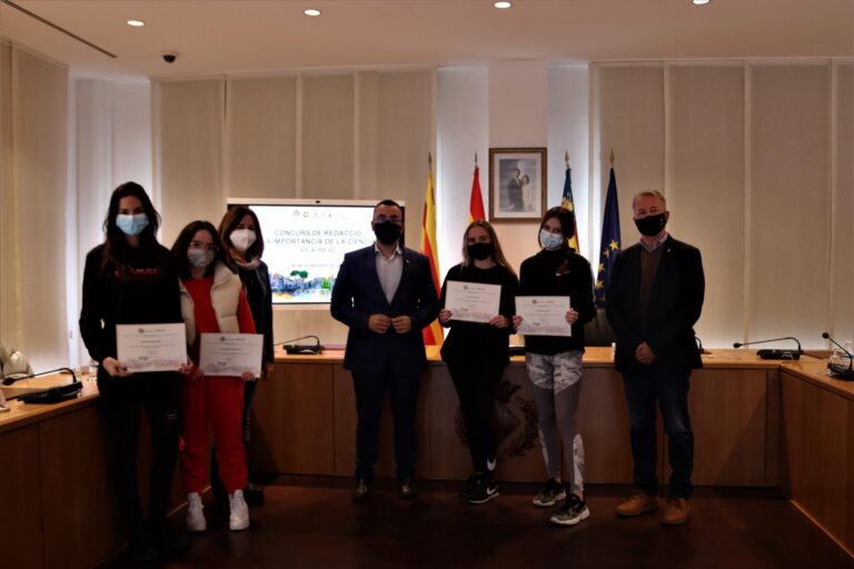 Benlloch felicita les finalistes del concurs 'Per què és important la ciència'