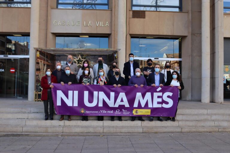 Vila-real realitza un minut de silenci pel últim assassinat d’una dona a Elx