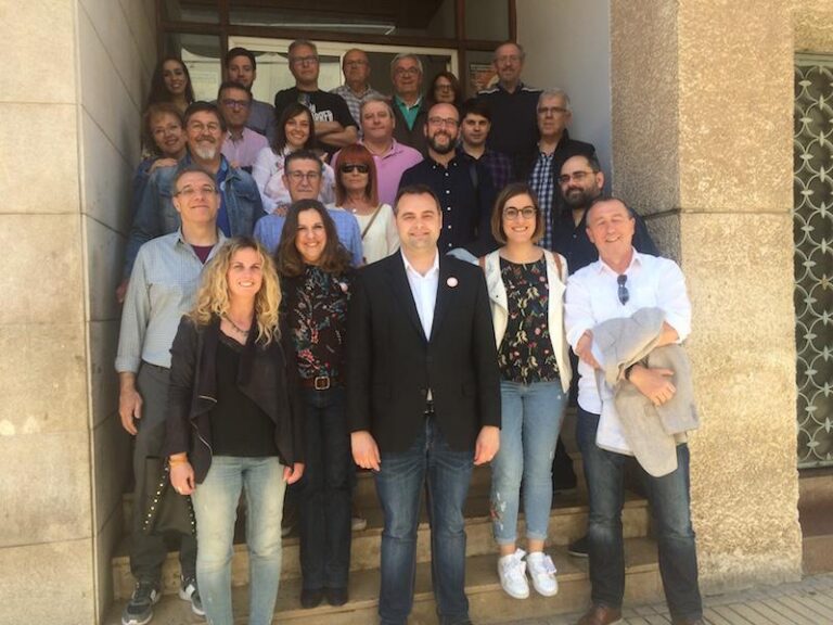 El dinar de germanor de Compromís reuneix als principals mitjans de comunicació