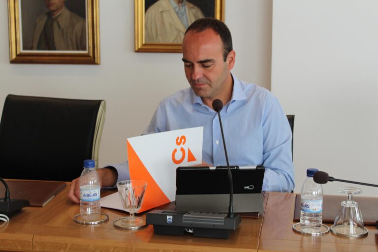 Domingo Vicent denuncia que “els anuncis de Benlloch siguen només per a vendre fum»