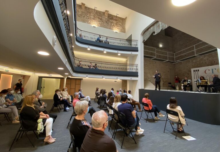 La música de Spanish Brass reobri en gran les portes del teatre Tagoba després de la seua restauració