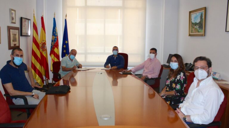 L’alcalde signa el conveni amb la Comunitat Islàmica per construir una rotonda en el camí de les Voltes