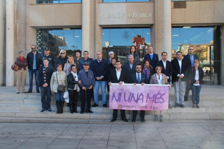 La corporació municipal guarda silenci per l'assassinat masclista ocorregut a Elda