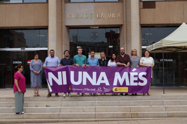Vila-real se suma al minut de silenci pels últims assassinats masclistes