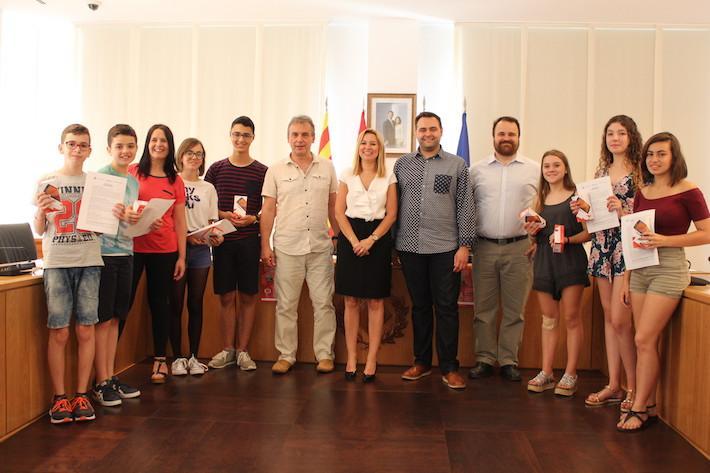 Vuit alumnes d'ESO reben els premis als millors espots publicitaris contra les drogues del 5é d’Spotfer 