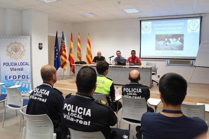 La seu de la Policia Local acull un curs d'intervenció davant el consum i venda d'alcohol i màquines d'apostes online