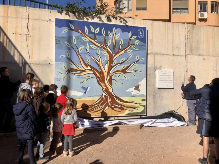 El Molí la Vila inaugura ‘L’arbre de la vida’ donat per Porcelanosa