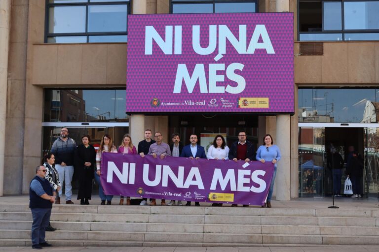 Minut de silenci a Vila-real per l’assassinat masclista a Alacant
