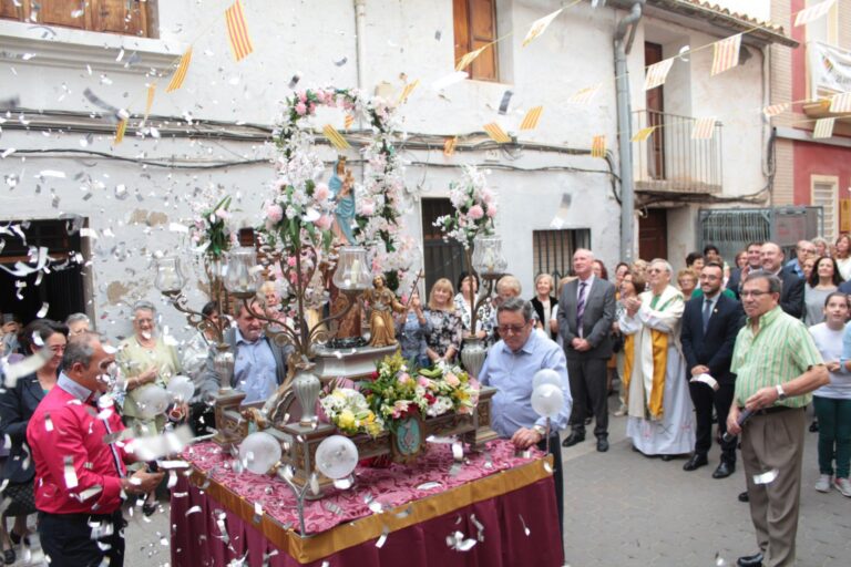 El Barri del Pilar tanca els seus actes amb una missa solemne i una processó