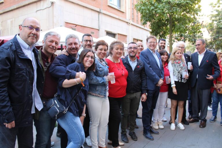 Ximo Puig participa en el II Tast de vi solidari del PSOE a benefici de Pintando el Camino en Rosa