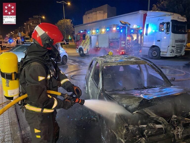 Incendi d’un vehicle a l’Avinguda Itàlia de Vila-real