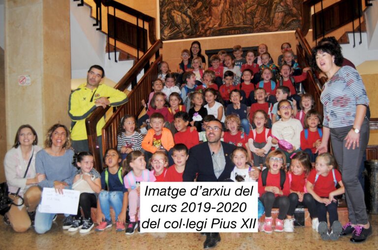 Jaume I, el Tirorí Tirorí, la mona de Pasqua i altres elements embelliran la paret del pati d’Infantil del Pius XII 
