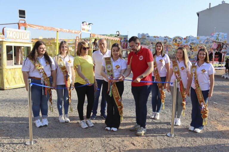 La reina i les dames inauguren la fira d'atraccions de Vila-real