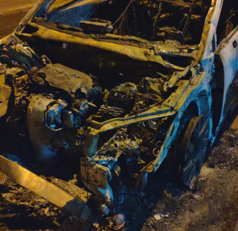 Incendi d'un cotxe al carrer Sant Joan aquesta matinada