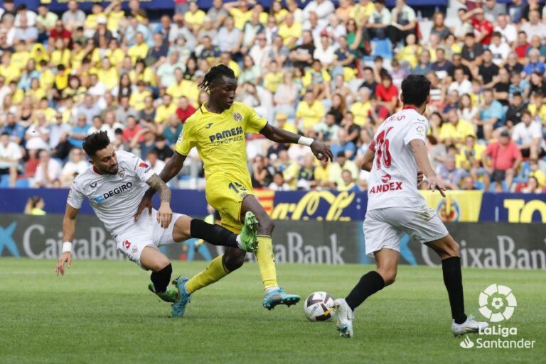 El Villarreal només pot arrencar un empat davant el Sevilla amb gol d’Àlex Baena al Ciutat de València (1-1)