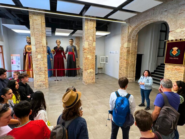 Alumnes d’intercanvi d’Alemanya visiten el Gran Casino de la mà de Caravaca