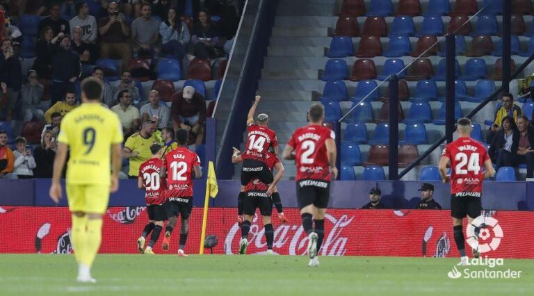 Un Villarreal fet un flan en defensa i inoperant en atac pateix un revolcó per part del Mallorca (0-2)