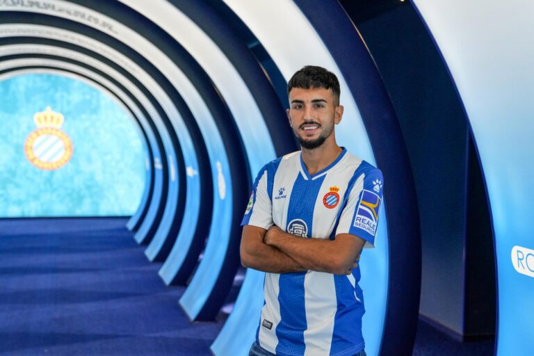 El Villarreal fa oficial la cessió del migcampista Manu Morlanes a l’Espanyol