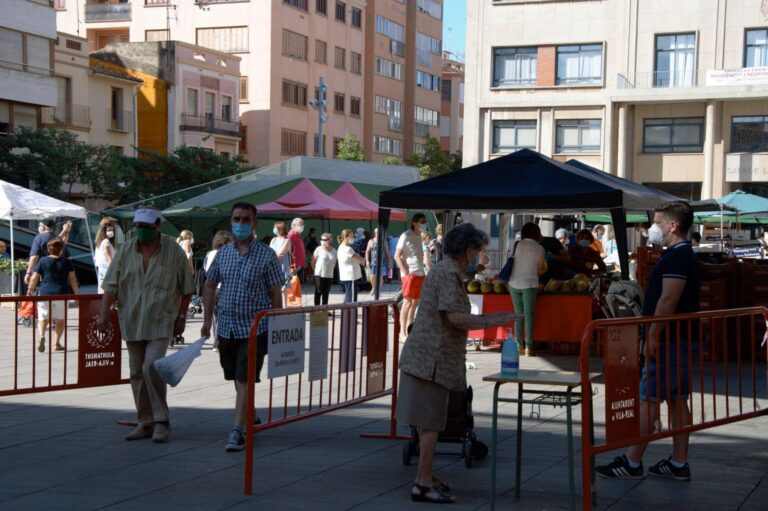 Torna a la Plaça Major el Mercat Ambulant de la Fruta i la Verdura