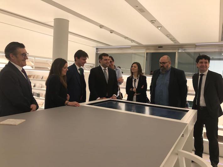 Compromís visita la XXV Mostra Internacional d'Arquitectura Global i Disseny d'Interior de Porcelanosa