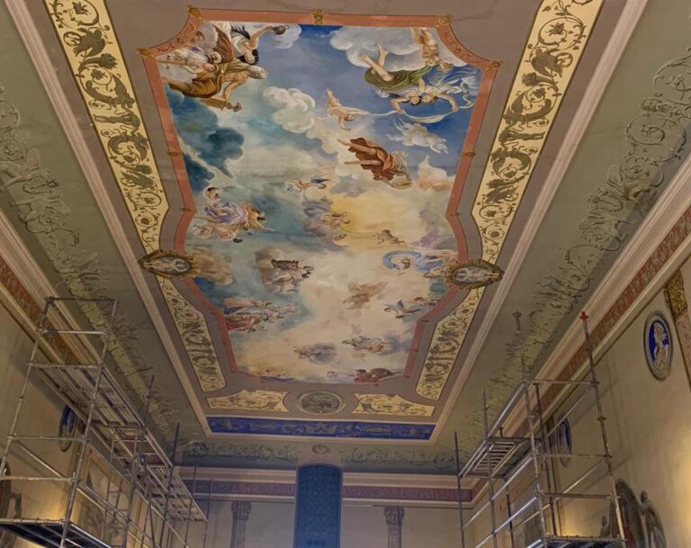 La sala d'actes de la Comunitat de Regants inicia la seua restauració per evitar major deteriorament