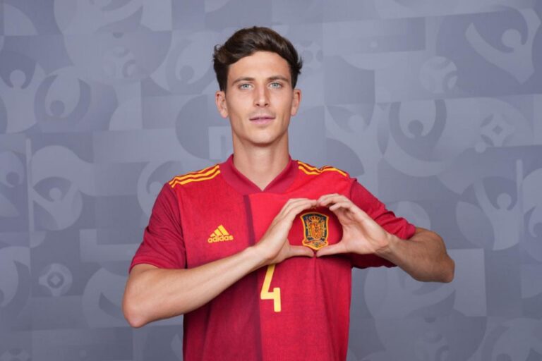 Pau Torres es converteix en el primer vila-realenc en obtindre una medalla als JJOO