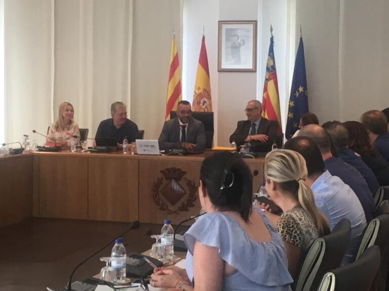 Pujada de sou a alcalde, edils, secretaris de grup i càrrecs eventuals com a pas previ a la pròxima RPT