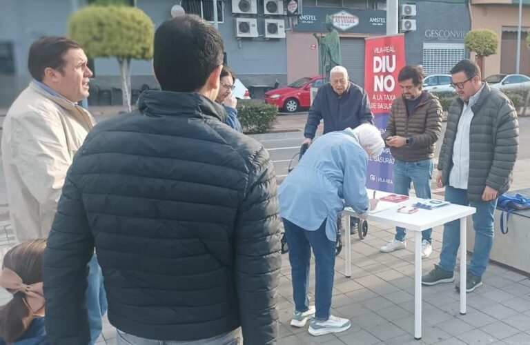 El PP de Vila-real continúa con su campaña de recogida de firmas contra el ‘basurazo’
