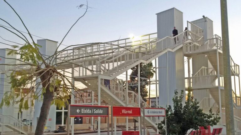 Benlloch demanarà al ministre Puente el pas subterrani de l’estació per a evitar la passarel·la inaccessible