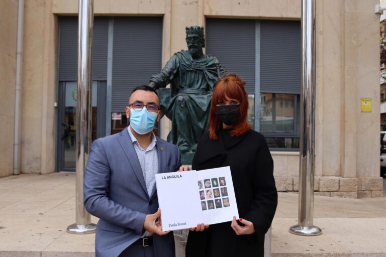 Vila-real felicita a Paula Bonet per la publicació de la seua primera novel·la