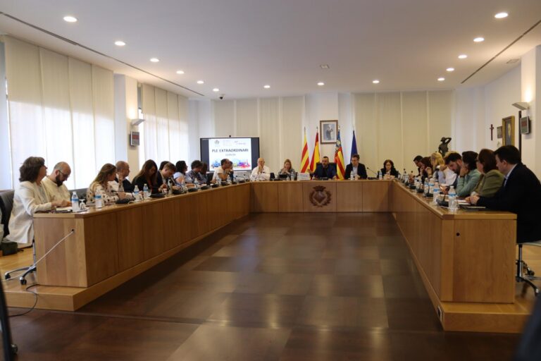 Vila-real cedeix 541.000 euros a entitats i inversions amb queixes de Compromís per l’acord amb Vox