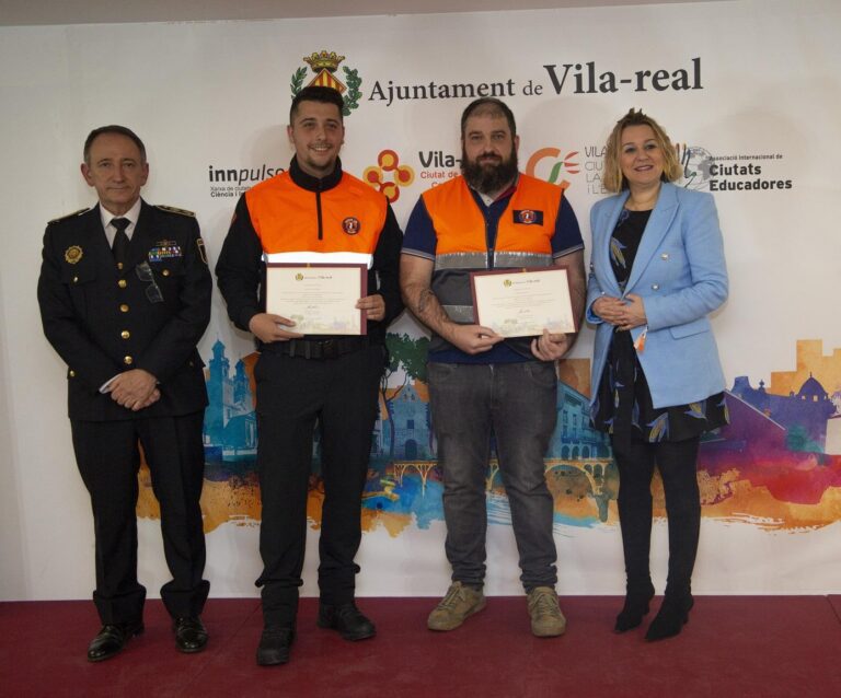 Reconeixement a voluntaris de Protecció Civil i patrulles escolars de Vila-real