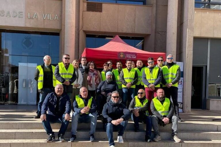 La Policia Local de Vila-real es manifesta al ple per exigir les millores pendents a la plantilla