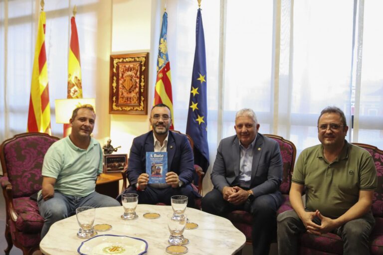 Vila-real rep al campió paralímpic de natació Daniel Vidal Fuster