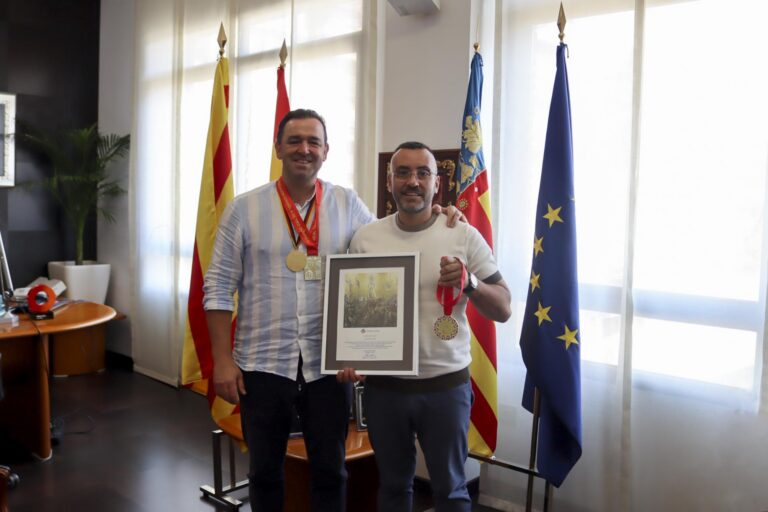 L'esportista vila-realenc Adrián Becker, homenatjat per l'Ajuntament