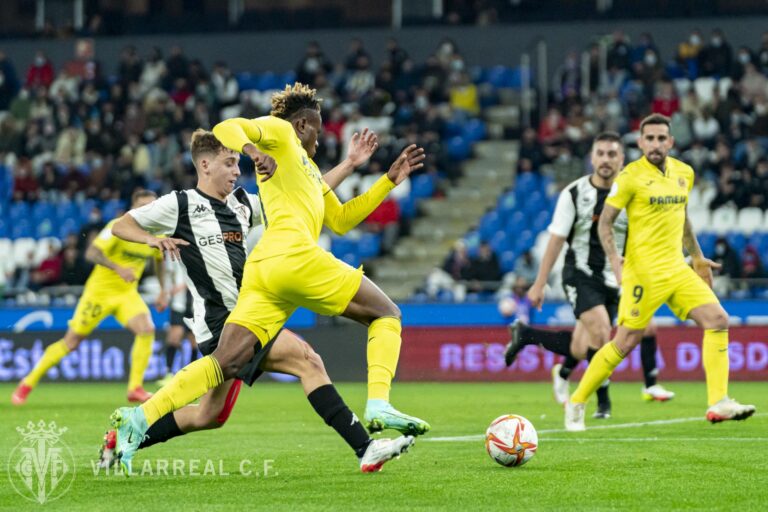 El Villarreal no té cap problema per a desfer-se del modest Victoria (0-8)