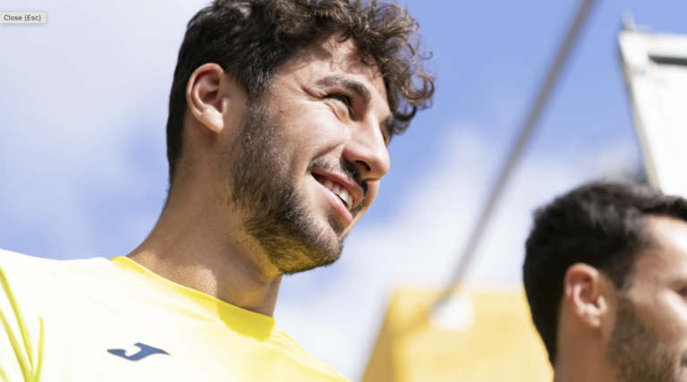 Coneix millor a Santi Comesaña