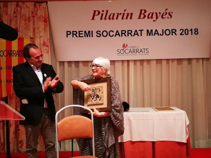 La il·lustradora infantil Pilarín Bayés va rebre anit el premi Socarrada Major 2018 en el tradicional sopar homenatge