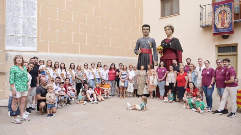 Vila-real celebra una exitosa trobada de Gràcies i bessons amb el repartiment d’orxata i fartons