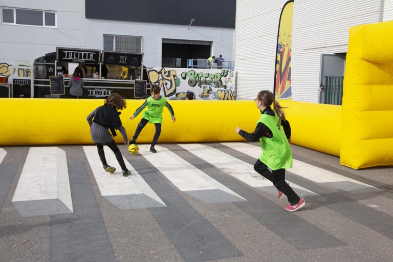 La Fira Turesport concentra més de 20 entitats per a fomentar l’esport a Vila-real